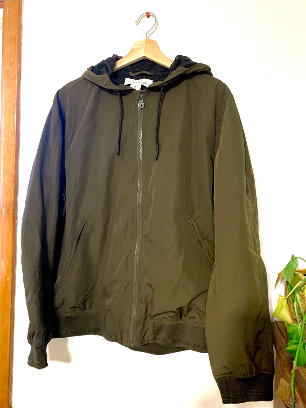 Men's L.o.g.g Olive Hooded Zip rain and wind Jacket. Large